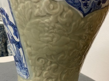 Un vase en porcelaine de Chine &agrave; d&eacute;cor en bleu et blanc sur fond c&eacute;ladon &agrave; d&eacute;cor incis&eacute;, Kangxi